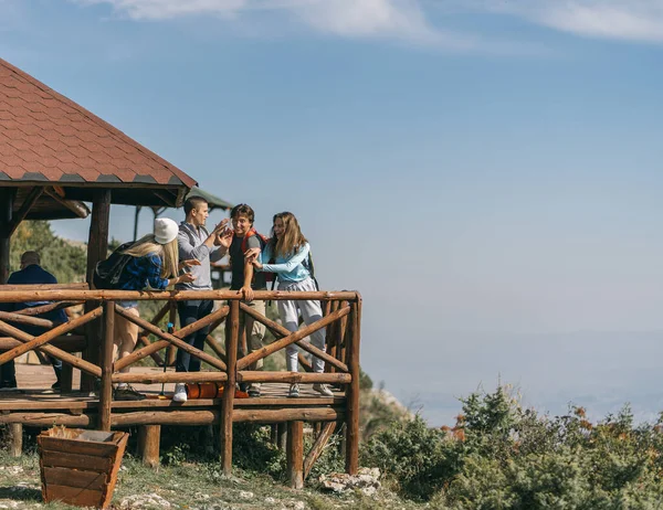 Four Hiker Friends Having Fun While Standing Top Mountain — Stok fotoğraf