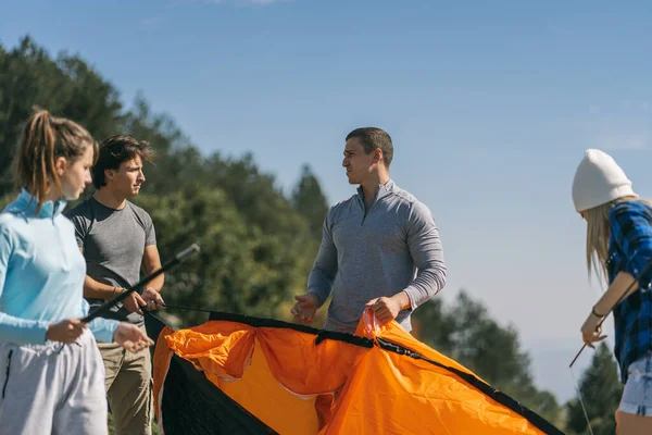 Four Hikers Talking Making Tent While Standing — Stock Photo, Image