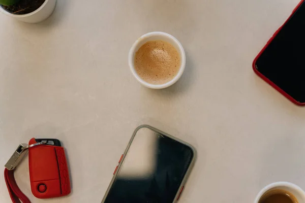 Cups Coffee Phones Car Keys Table — Stock Photo, Image