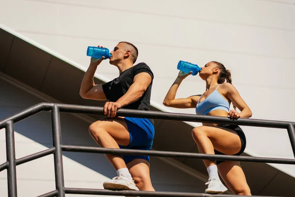 Low Angle View Photo Lovely Sports Couple Drinking Water Bottles — Stock fotografie