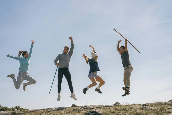 Four Male Female Friends Successfully Reached Top Mountain Jumping Luck — Stock Photo, Image