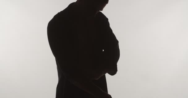 Silhouette Unrecognizable Man Adjusting Shirt Studio — Stock video