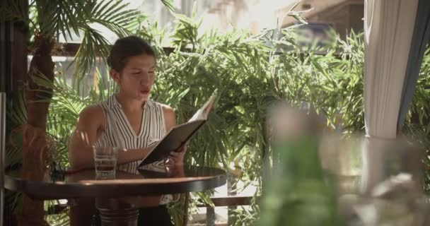 Businesswoman Working Alone Cafe Bar Terrace Sunny Day Preparing Meeting — Wideo stockowe