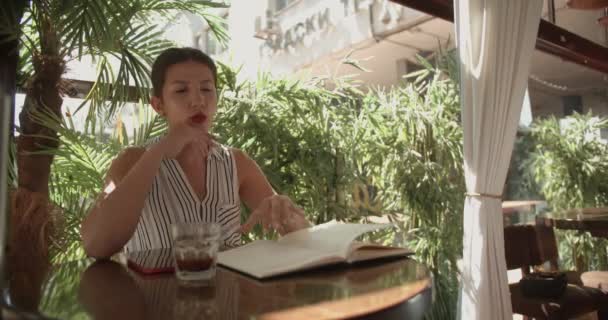 Business Woman Working Terrace Cafe Bar Daytime Writing Her Notebook — Stock video