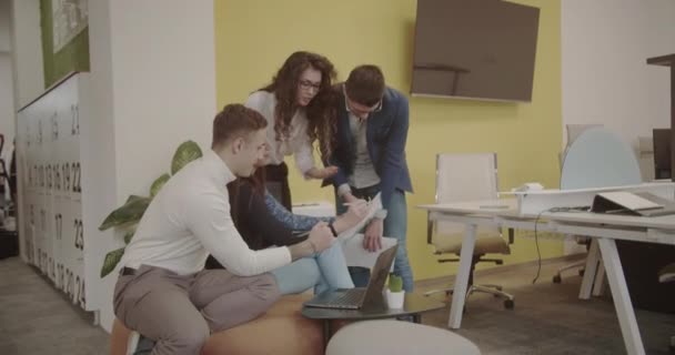 Young People Working Together Ideas Modern Office Environment — Wideo stockowe