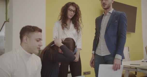 Four Young Workers Working Together Presentation Modern Interior Office Space — Vídeo de Stock
