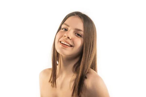 Beyaz Arka Planda Izole Edilmiş Taze Dudaklarla Gülümseyen Kız — Stok fotoğraf