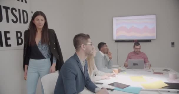 Young Lady Joining Team Meeting Room Office Diverse People Having — Vídeo de Stock