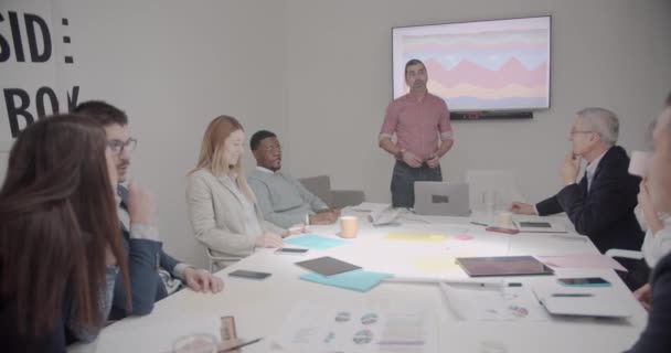 Brainstorming Találkozó Prezentációs Iroda Változatos Életkor Faji Emberek Generáló Ötletek — Stock videók