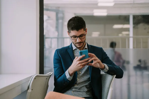 Well Dressed Handsome Business Man Scrolling Trough His Phone Office — Foto de Stock