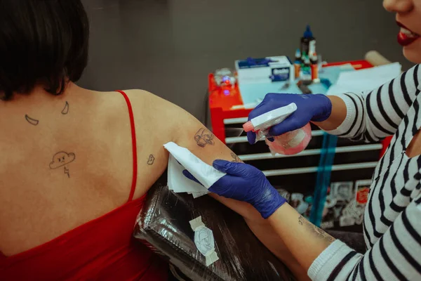 Close Tattoo Artist Spraying Finished Tattoo Studio — Photo