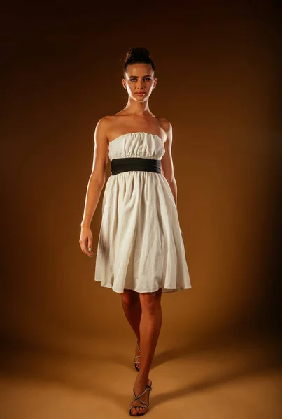 Beautiful Young Girl Wearing White Dress High Heels Walking Light — Stock Photo, Image