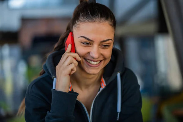 Stunning Brunette Girl Laughing While Talking Phone — Stock Photo, Image