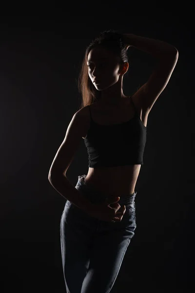 Silhouet Van Meisje Poseert Met Een Geweldige Houding Studio Silhouet — Stockfoto