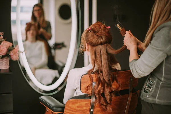 Blonde Hairdresser Blow Drying Her Clients Red Hair Hair Salon — ストック写真