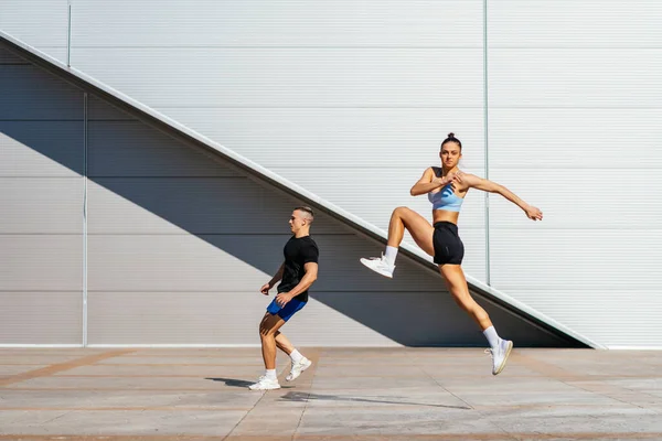 Dos Atletas Saltando Calentándose — Foto de Stock