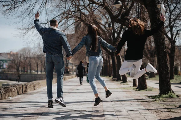 Three Best Friends Jumping Having Good Time Park City Center — Stock Photo, Image