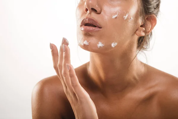 Close Beautiful Model Putting Face Cream Studio White Backround — Stock Photo, Image