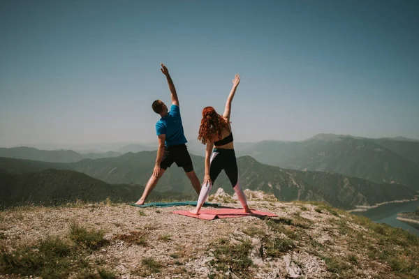 Yoga Couple Doing Some Yoga Poses Top Mountain — Stock Photo, Image