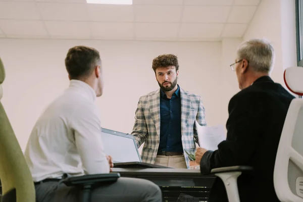 Disappointed Angry Boss Overlooking Correcting His Employees Office — Stock Photo, Image