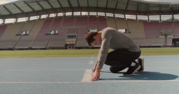 Man Focusing Running Exercise Stadium Daytime Start Line — Stockvideo