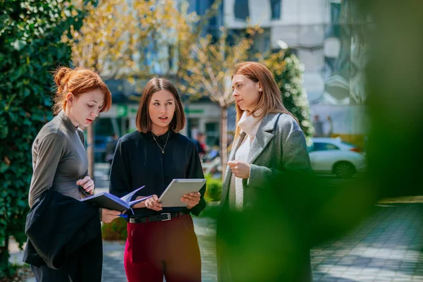 Lovely Women Having Business Talk Out City Sunny Day Remote — Stock Photo, Image