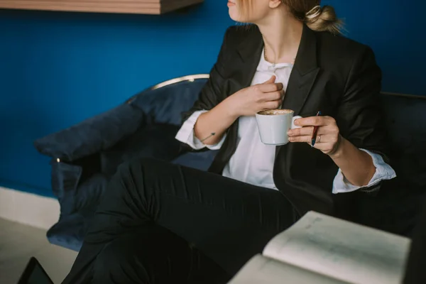 Blonde Business Woman Holding White Cup Coffee Her Hand While — Stock Photo, Image