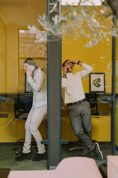 Two Attractive Male Female Coworkers Having Phone Call Phone Booths — Fotografia de Stock