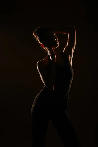 Gorgeous Girl Posing Studio She Touching Her Head Wearing Black — Stock Photo, Image