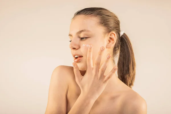 Stunning Girl Putting Face Cream Isolated — Stock Photo, Image