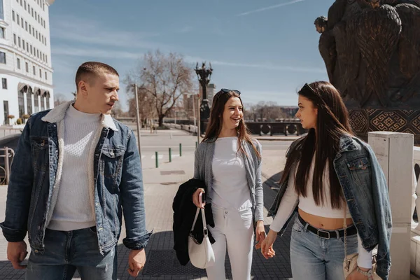 Close Three Friends Talking Smiling While Walking City Center — Stock Photo, Image