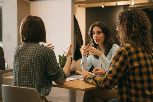 stock image Short haired business girl confronting her brunette coworkers business idea