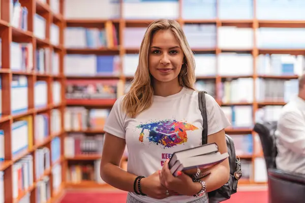 Young University Female Student Standing Books Her Hands Posing Photograph — Stock Photo, Image