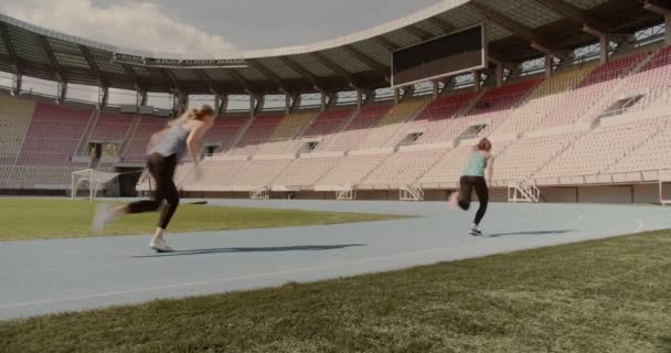 Женщины Соревнуются Ипподроме Стадионе — стоковое видео