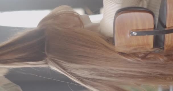 머리를 다림질을 머리의 스타일 비디오 — 비디오