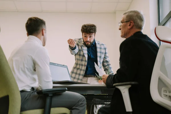 Disappointed Angry Boss Overlooking Correcting His Employees Office — Stock Photo, Image