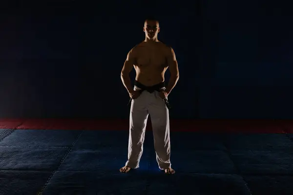 Close Handsome Young Man Posing Karate Studio While Standing — Stock Photo, Image