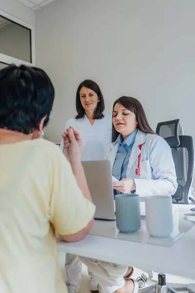 Experienced Healthcare Professionals Analyzing Results Discussing Successful Therapy Solutions Indoor — Stock Photo, Image