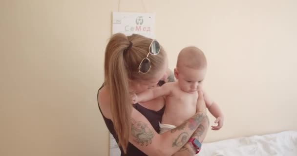 Gorgeous Tattooed Mother Kissing Her Newborn Baby Putting Crib Hospital — Stock Video