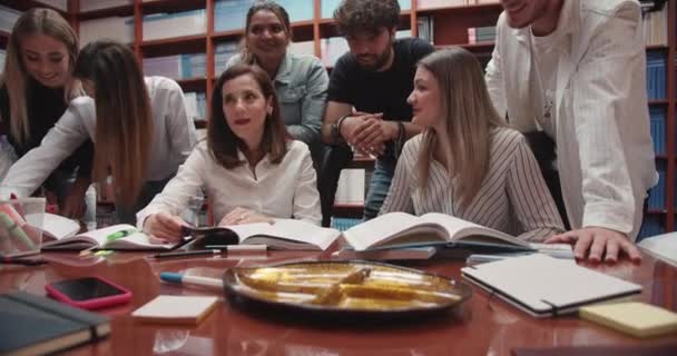 Scene Embodies Essence University Education Concept Knowledge Sharing Academic Guidance — Stock Video