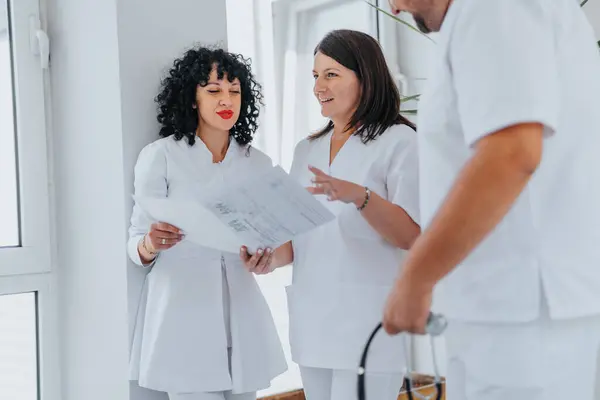 Successful Healthcare Professionals Collaborating Patient Diagnosis Treatment — Stock Photo, Image