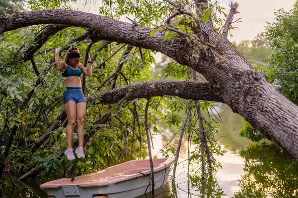 Flexibility Strength Fit Girl Exercising Climbing Tree Green Park — Stock Photo, Image