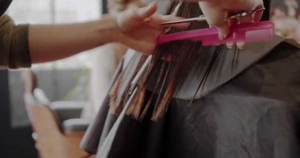 아름다운 Hairstyling 스튜디오 클로즈업 Trucking Motion — 비디오