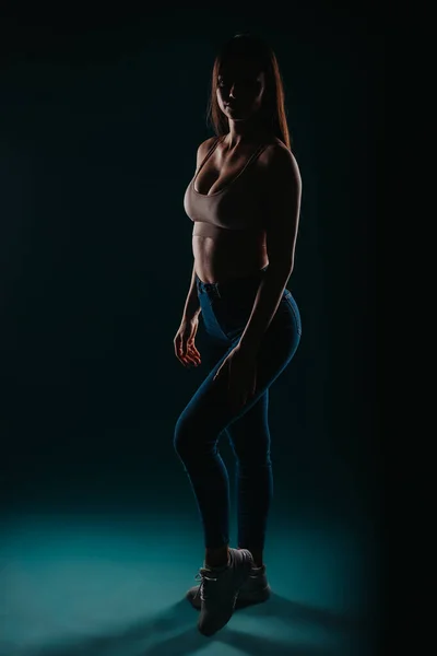Una Ragazza Forma Sicura Mette Mostra Suo Busto Muscolare Torna — Foto Stock
