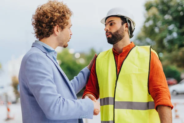 Corporate Architects Discussing Blueprint Project Costs Outdoors — Stock Photo, Image