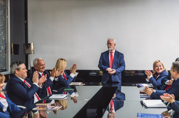 Elderly Successful Ceo Receiving Applause Group Senior Businesspeople Successful Presentation — Stock Photo, Image
