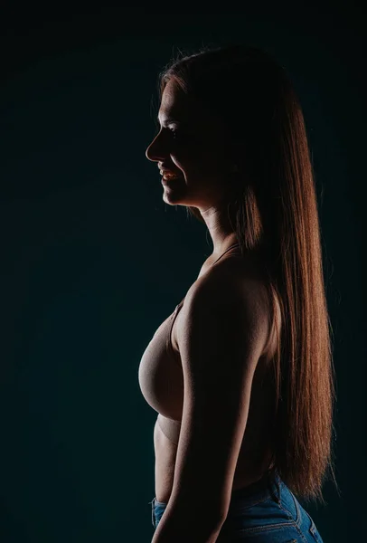 Fit Girl Posing Confidence Dark Studio Inspiring Motivation Body Transformation — Stock Photo, Image