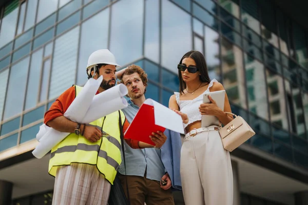 Architects Engineers Specialists Discuss Blueprint Details Inspect Construction Site Efficient — Stock Photo, Image