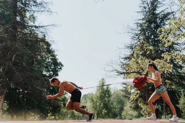Caucasian Athletes Train Outdoors Running Parachute Better Body Shape Fitness — Stock Photo, Image