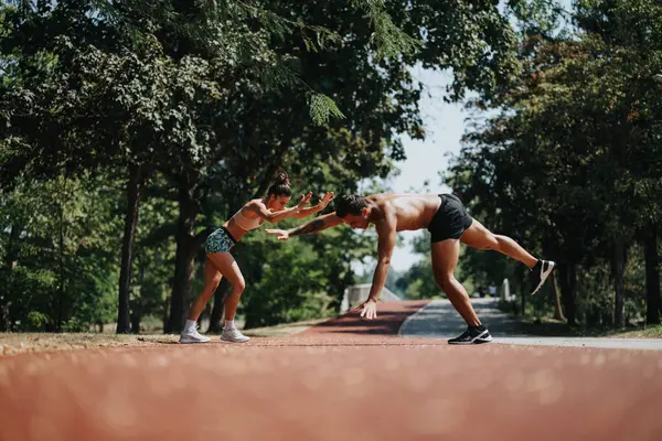 Duo Ativo Que Mostra Atletismo Vitalidade Treinamento Esportivo Livre — Fotografia de Stock